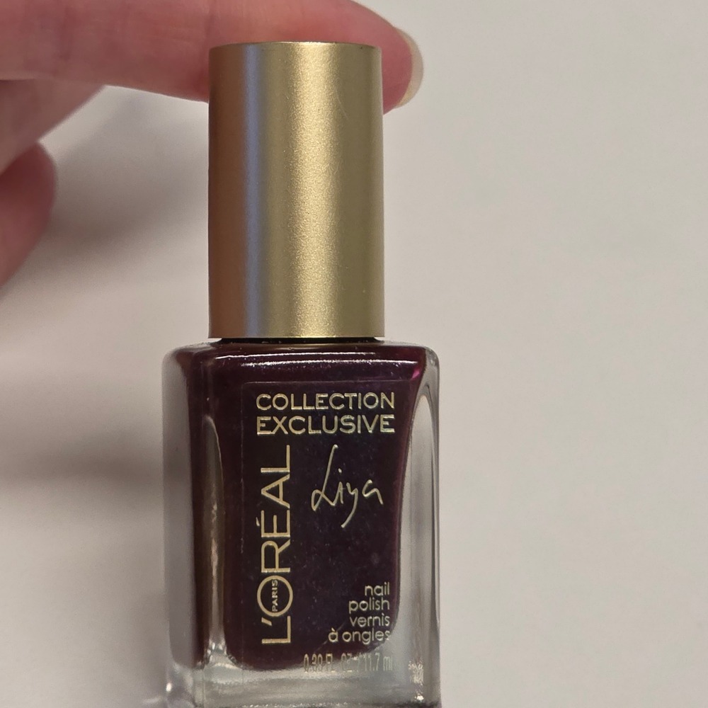 L'Oreal Paris Collection Exclusive Nail Polish Liya's Red 723 Deep Ruby Shimmer - Picture 2 of 4